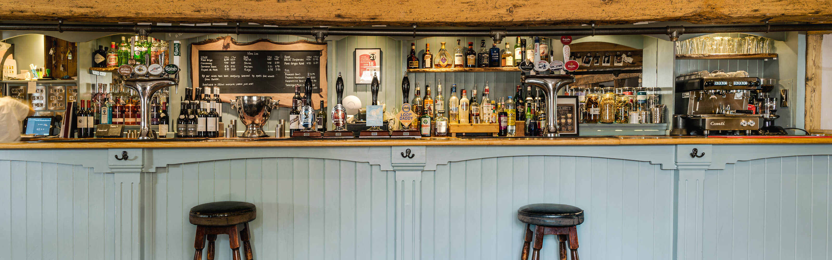 white-horse-bar-head-on-sub