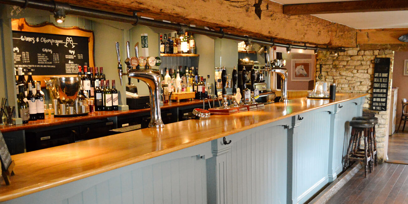 white-horse-baston-bar-sub