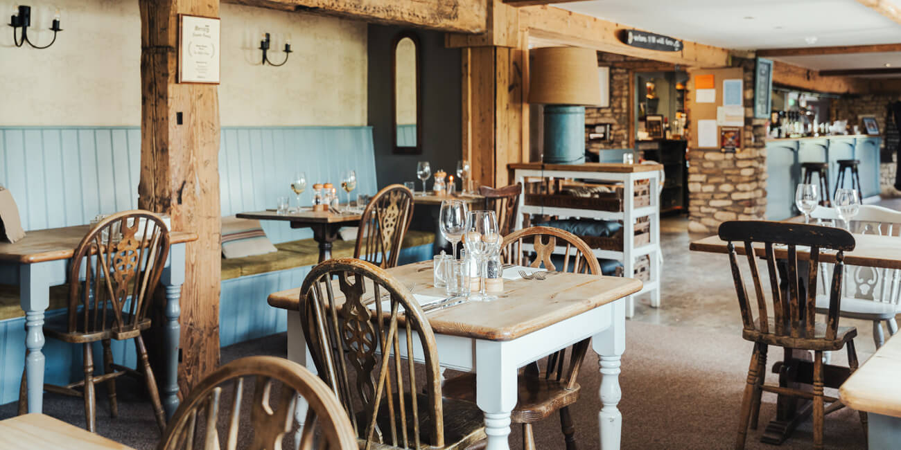 white-horse-dining-room-to-bar-sub