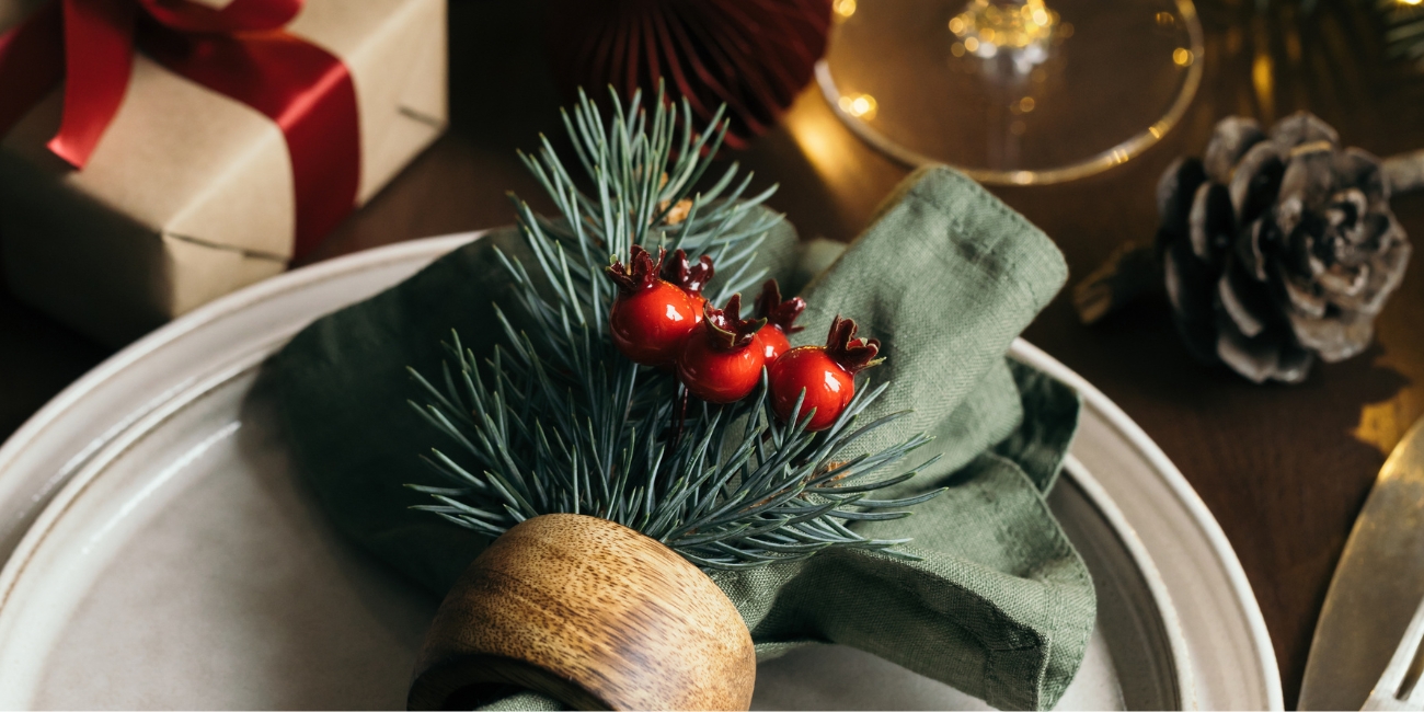 3 (2) Napkin on a Christmas table